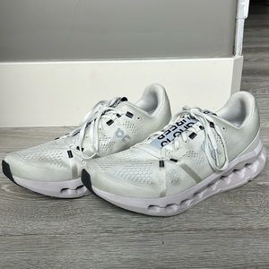On Cloud white Cloudsurfer 9.5 shoes good condition lightly used